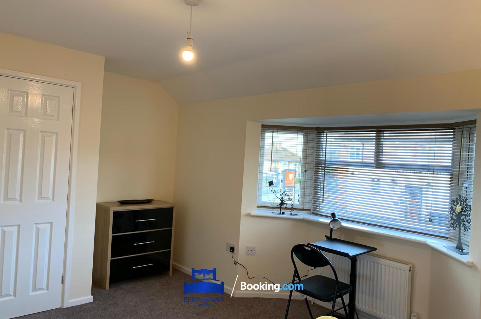 Relocation-business-leisure-fast Wifi-free Parking-with 2 En-suites And Garden By Beds Away Short Lets & Serviced Casa vacanze