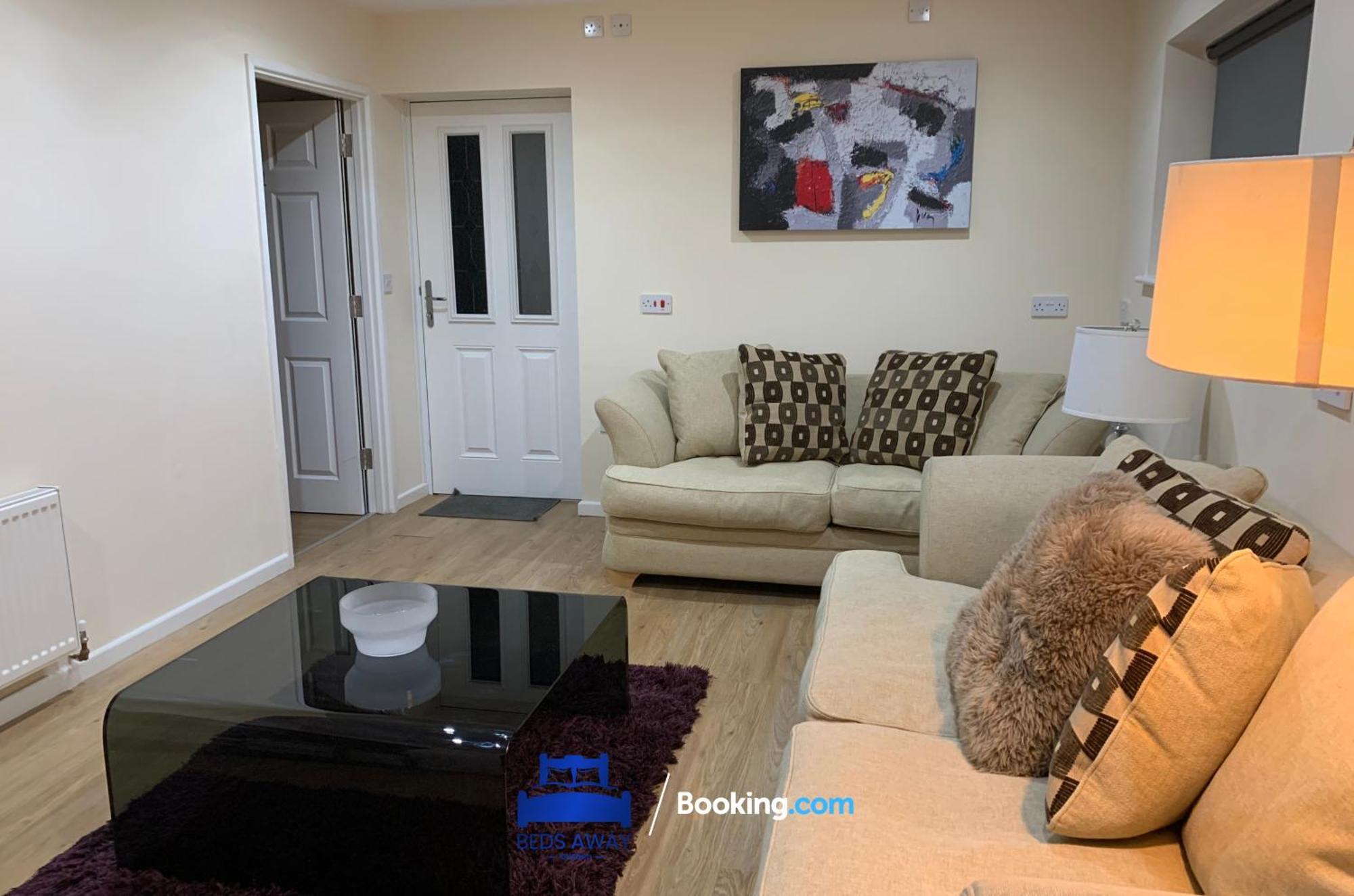 Relocation-business-leisure-fast Wifi-free Parking-with 2 En-suites And Garden By Beds Away Short Lets & Serviced Oxford