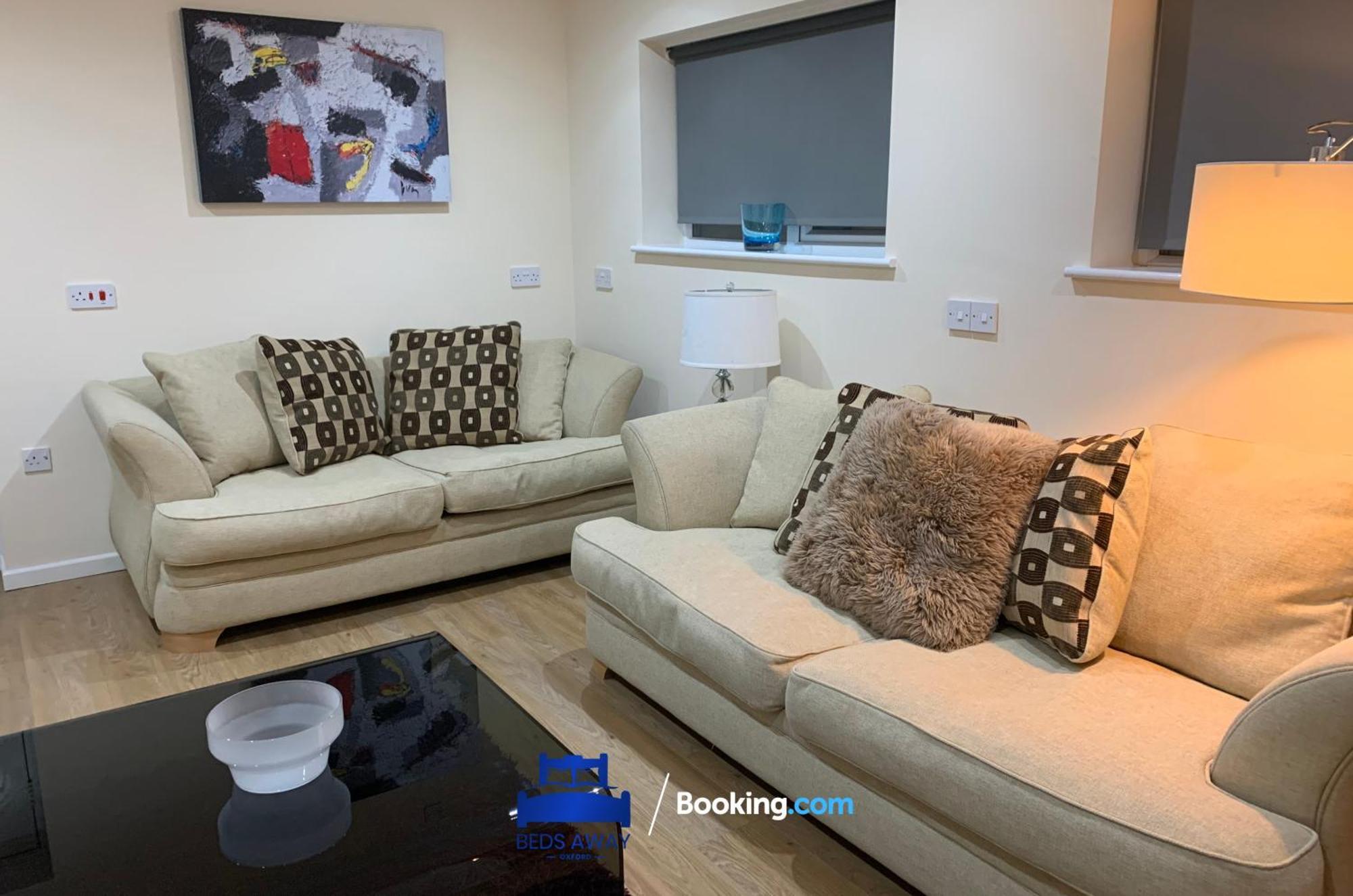Relocation-business-leisure-fast Wifi-free Parking-with 2 En-suites And Garden By Beds Away Short Lets & Serviced Casa vacanze